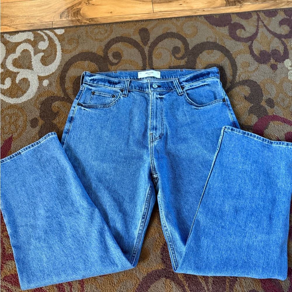 Hollister Blue Straight-Leg Jeans Timeless Style